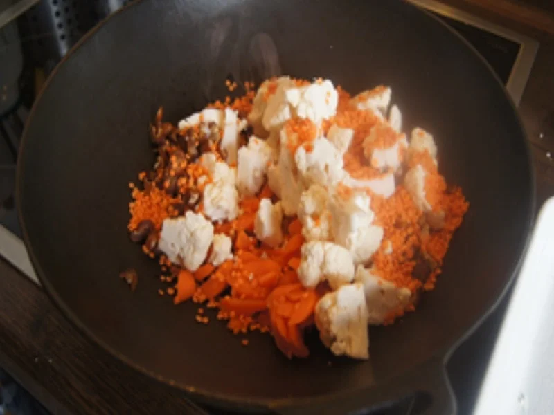 Blumenkohl-Möhren-Linsen-Datteln-Curry im Wok - Rezept - Bild Nr. 17327