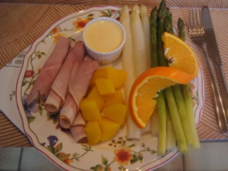 Spargelduo mit Prager Schinken und Salzkartoffeln - Rezept - Bild Nr. 2