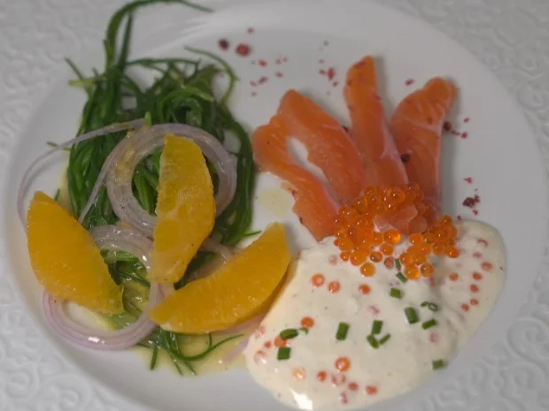 Gebeizte Forelle mit Forellenkaviar und Orangensalat - Rezept - Bild Nr. 2