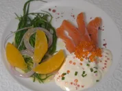 Gebeizte Forelle mit Forellenkaviar und Orangensalat - Rezept - Bild Nr. 2