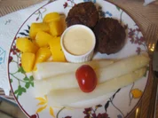 Paprika-Rindfleisch-Buletten mit Spargel und Kartoffeln - Rezept - Bild Nr. 17328