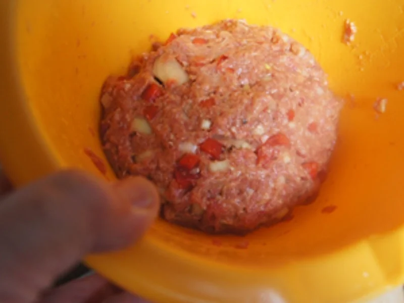 Paprika-Rindfleisch-Buletten mit Spargel und Kartoffeln - Rezept - Bild Nr. 17330