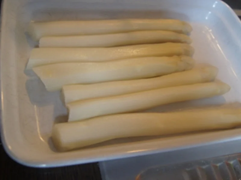 Paprika-Rindfleisch-Buletten mit Spargel und Kartoffeln - Rezept - Bild Nr. 17334