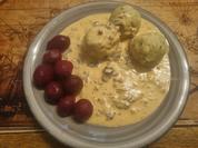 Kräuter-Kartoffelklöße mit einer Pilzsoße - Rezept - Bild Nr. 17328