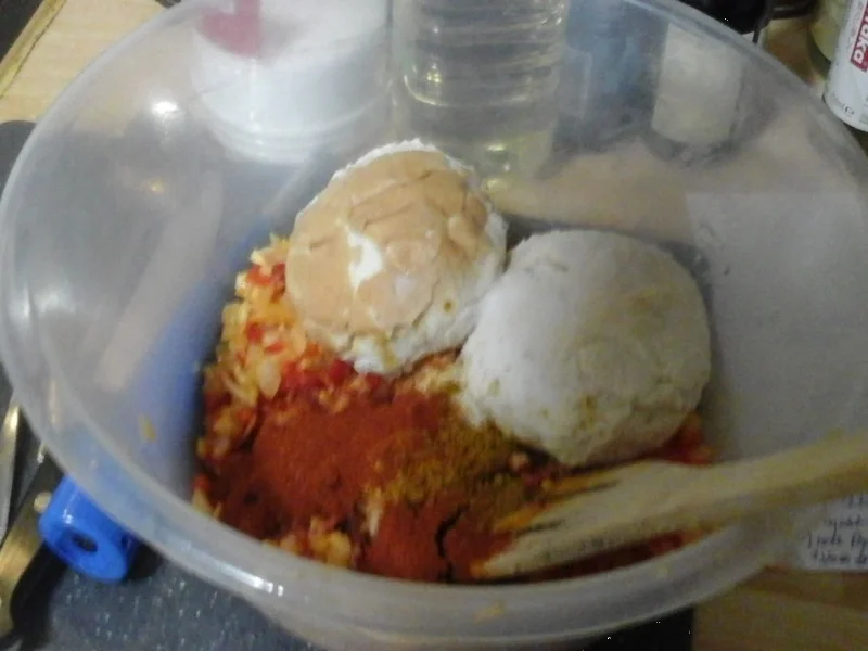 Rezept: Herzhafte Buletten mit Champignon-Rahmsauce, Butter-Möhren-Sticks und Drillingen Bild Nr. 17331 Herzhafte Buletten mit Champignon-Rahmsauce, Butter-Möhren-Sticks und Drillingen - Rezept - Bild Nr. 17331