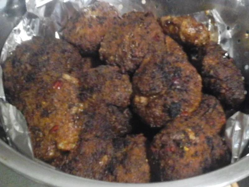 Rezept: Herzhafte Buletten mit Champignon-Rahmsauce, Butter-Möhren-Sticks und Drillingen Bild Nr. 17337 Herzhafte Buletten mit Champignon-Rahmsauce, Butter-Möhren-Sticks und Drillingen - Rezept - Bild Nr. 17337