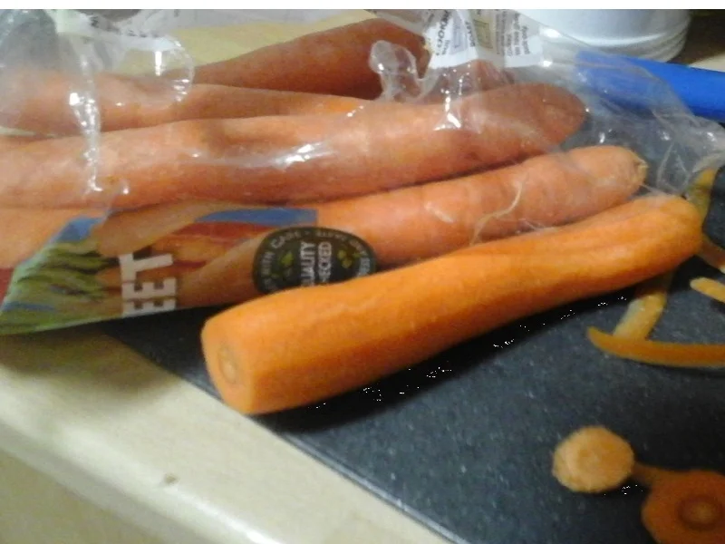 Rezept: Herzhafte Buletten mit Champignon-Rahmsauce, Butter-Möhren-Sticks und Drillingen Bild Nr. 17341 Herzhafte Buletten mit Champignon-Rahmsauce, Butter-Möhren-Sticks und Drillingen - Rezept - Bild Nr. 17341