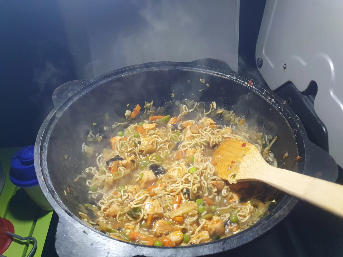 Wokgemüse mit Nudeln und Satespieße - Rezept - Bild Nr. 17329