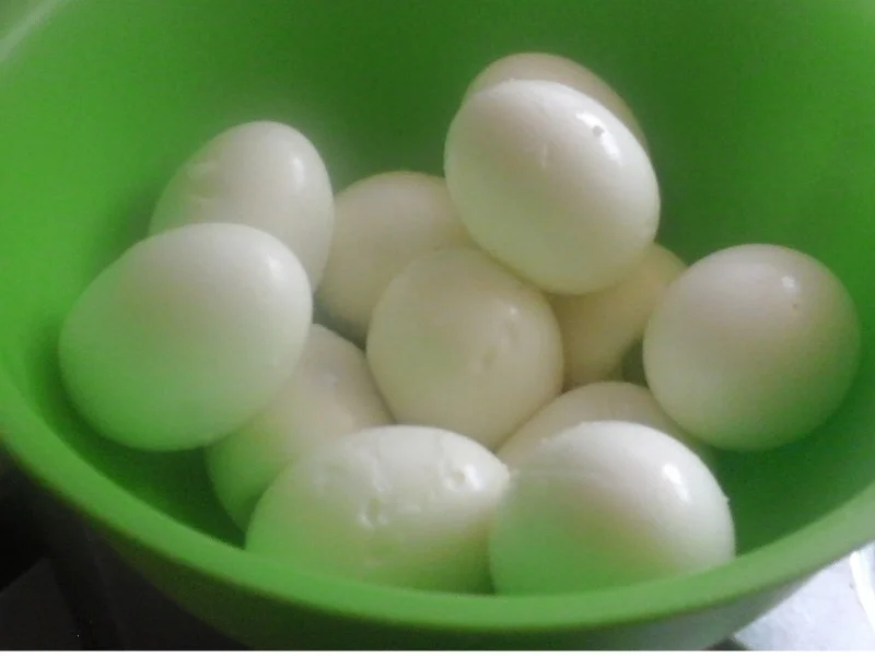 Gekochte Eier in Senfsauce, Butter-Blumenkohl und gelben Drillingen - Rezept - Bild Nr. 5