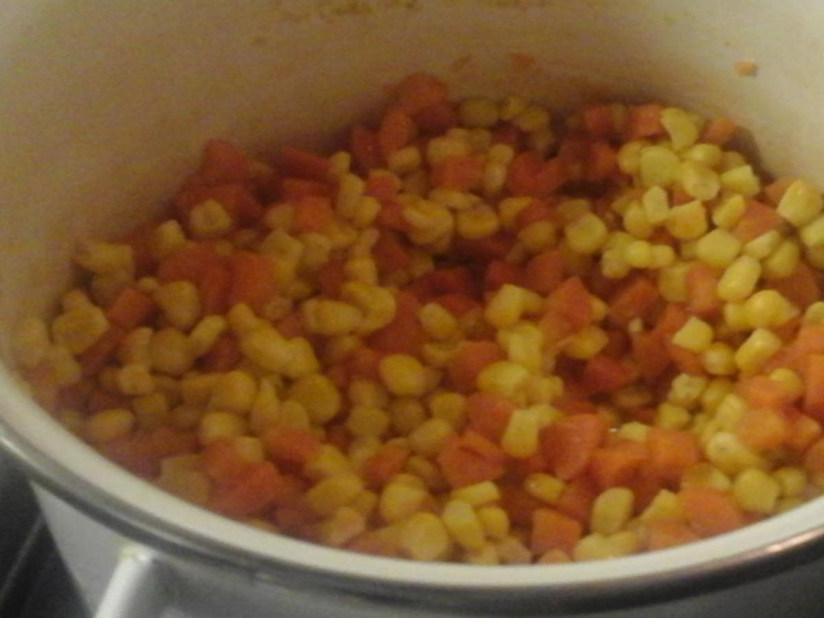 Paniertes Schellfisch Filet mit Koriander Rahm Sauce, Butter Möhren ...