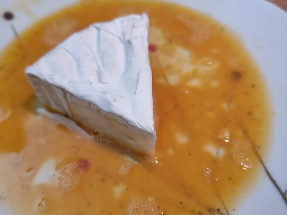 Gebackene Camembert-Ecken mit Wildkräutersalat - Rezept - Bild Nr. 17331