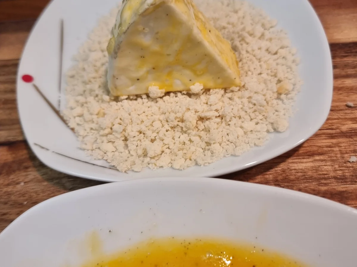 Gebackene Camembert-Ecken mit Wildkräutersalat - Rezept - Bild Nr. 17332