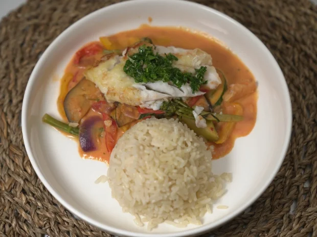Fisch in Kokos-Kurkuma-Soße mit knackigem Gemüse und Reis - Rezept - Bild Nr. 2