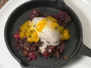 Schoko-Apfel-Beeren-Crumble mit Stracciatella-Bananen-Tahini-Eis - Rezept - Bild Nr. 17328