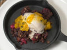 Schoko-Apfel-Beeren-Crumble mit Stracciatella-Bananen-Tahini-Eis - Rezept - Bild Nr. 17328