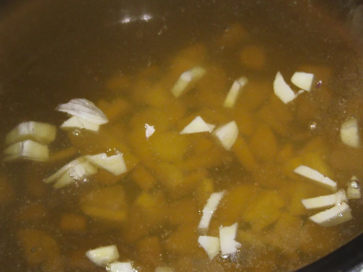 Suppen: Klare Knoblauchsuppe - Rezept - Bild Nr. 17333