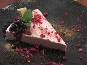 Kalter Käsekuchen mit Heidelbeersirup - Rezept - Bild Nr. 2