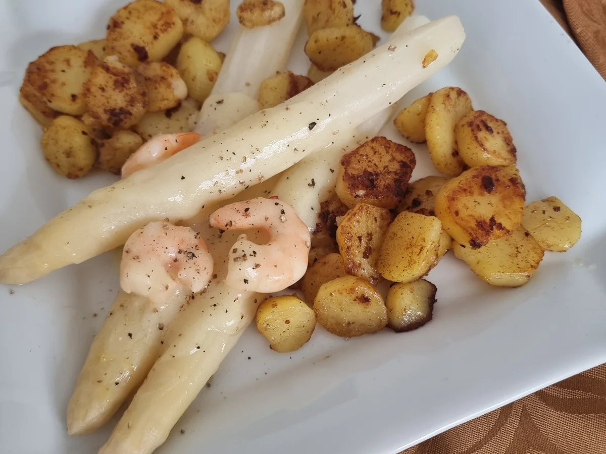 Spargel mit Zitronen-Butter-Sauce und Garnelen - Rezept - Bild Nr. 17340