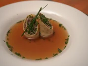 Wild Consommé mit gefüllten Wild-Farce-Waldpilz-Crêpes - Rezept - Bild Nr. 17338