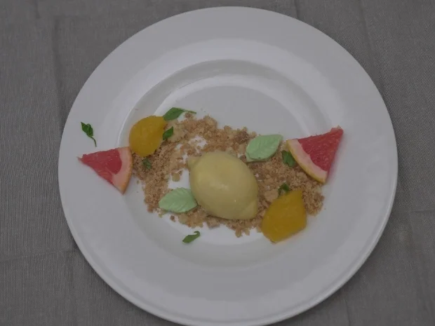 Zitrone mit Füllung, Biskuit und Crumble - Rezept - Bild Nr. 2