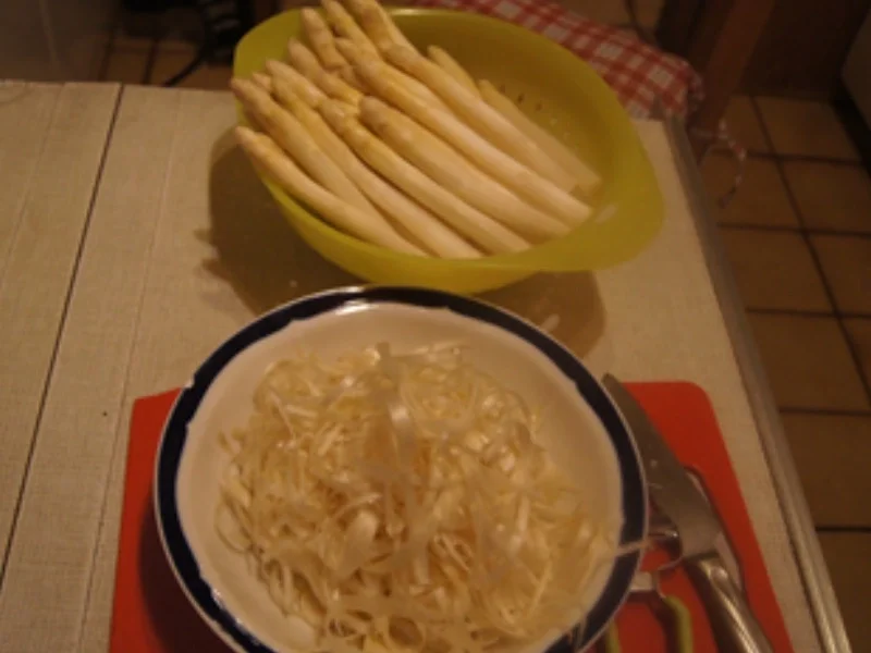 Kurzspargel mit Knusper-Schnitzeln und Frühkartoffeln - Rezept - Bild Nr. 17340