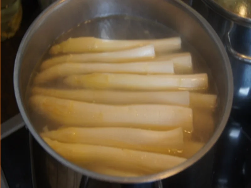 Kurzspargel mit Knusper-Schnitzeln und Frühkartoffeln - Rezept - Bild Nr. 17343