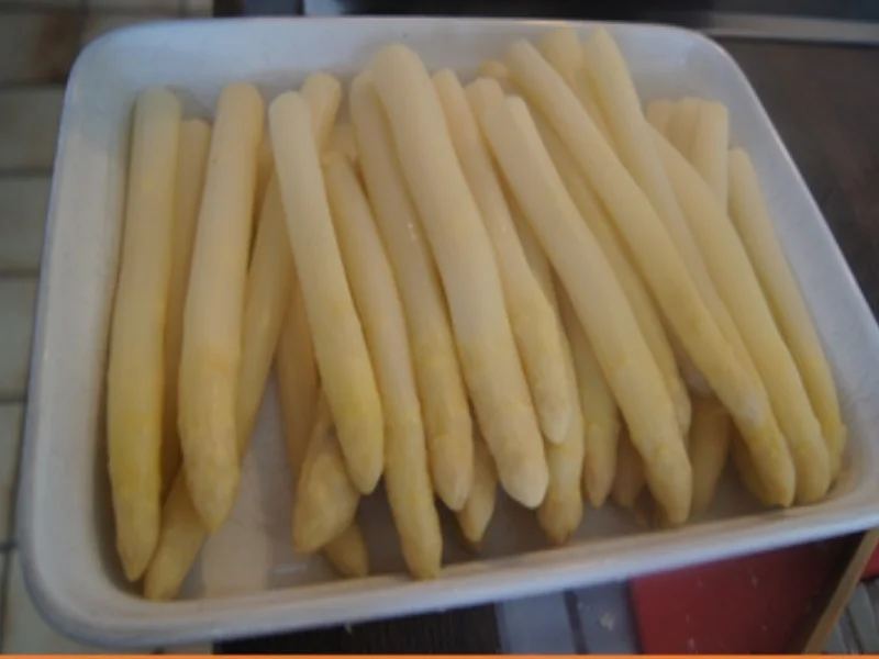 Kurzspargel mit Knusper-Schnitzeln und Frühkartoffeln - Rezept - Bild Nr. 17344