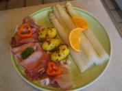Rezept: Spargel mit Schinkenquartett und Kümmel-Frühkartoffeln Bild Nr. 2 Spargel mit Schinkenquartett und Kümmel-Frühkartoffeln - Rezept - Bild Nr. 2