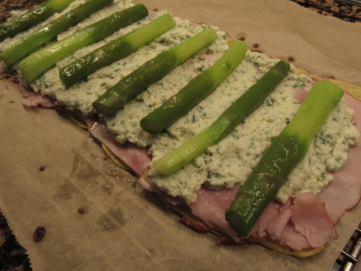 Rezept: Kartoffeln: Kartoffelrolle mit grünem Spargel Bild Nr. 17343 Kartoffeln: Kartoffelrolle mit grünem Spargel - Rezept - Bild Nr. 17343