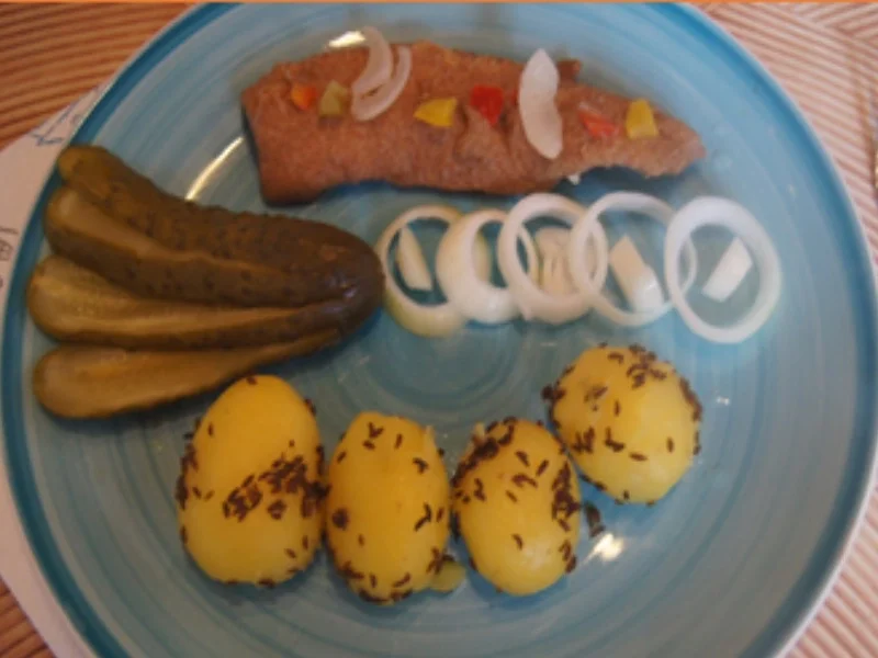 Rezept: Delikatess Bratheringsfilets mit Kümmel-Pellkartoffeln und Gewürzgurke Bild Nr. 17343 Delikatess Bratheringsfilets mit Kümmel-Pellkartoffeln und Gewürzgurke - Rezept - Bild Nr. 17343