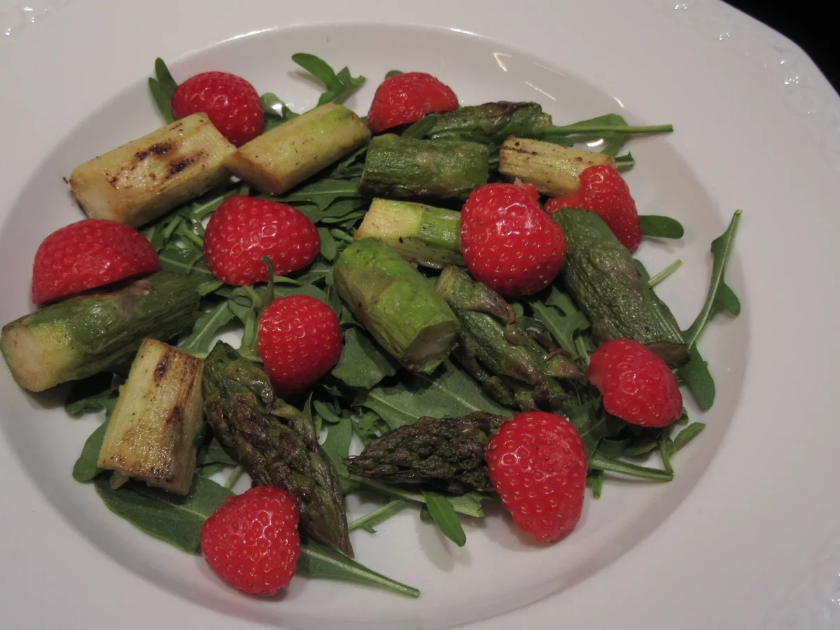 Salate: Erdbeer-Spargel-Salat - Rezept - Bild Nr. 17347
