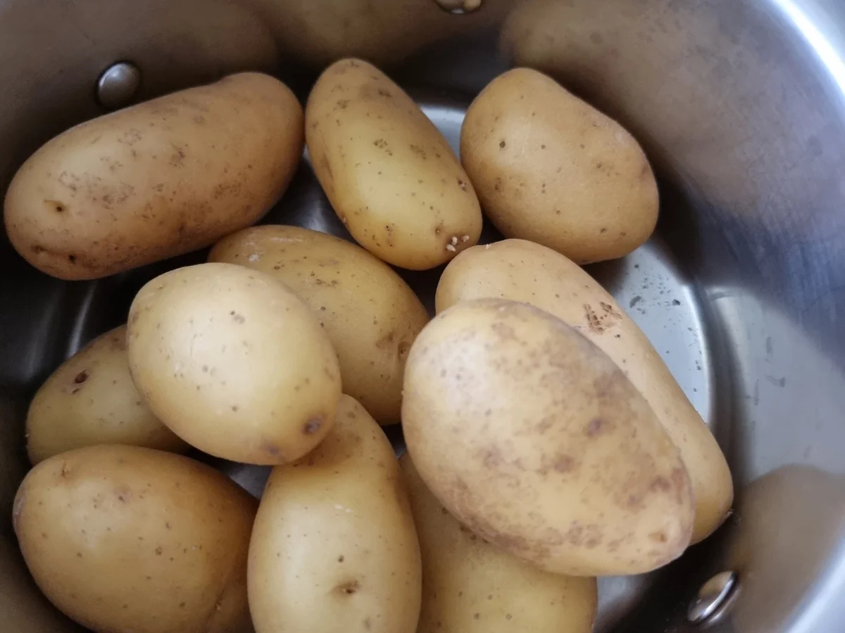 Kartoffel Muffins mit Blütensalat - Rezept - Bild Nr. 17345