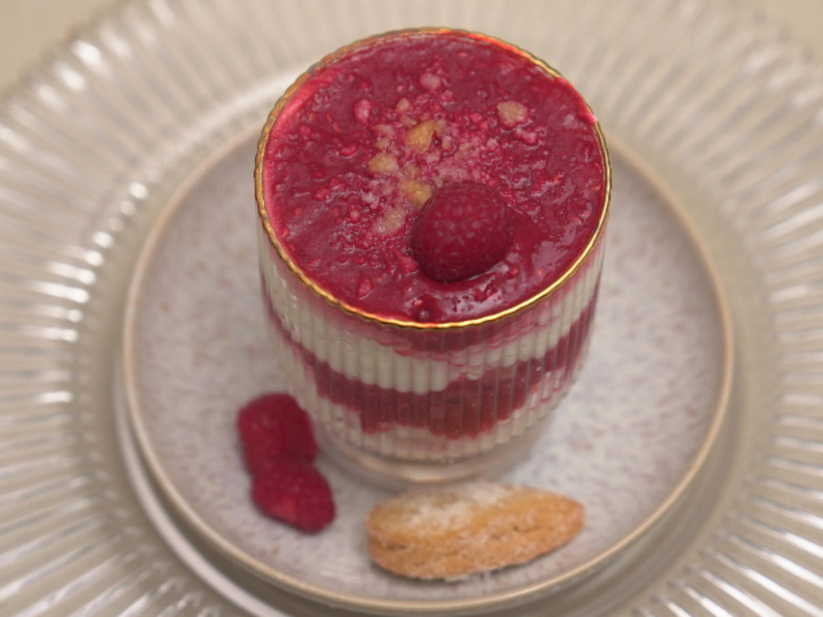 Mutzenmandeln mit Vanillecreme und Himbeerspiegel - Rezept - Bild Nr. 17356