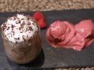 Rezept: Schokoladenmousse mit Sahnehaube und Himbeereis Bild Nr. 2 Schokoladenmousse mit Sahnehaube und Himbeereis - Rezept - Bild Nr. 2