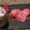 Schokoladenmousse mit Sahnehaube und Himbeereis - Rezept - Bild Nr. 2
