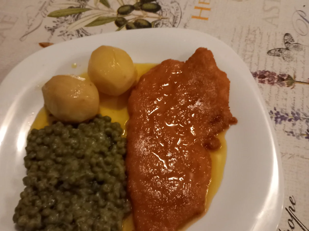 Schweineschnitzel mit Knoblauch-Erbsengemüse und Salzkartoffeln - Rezept - Bild Nr. 2