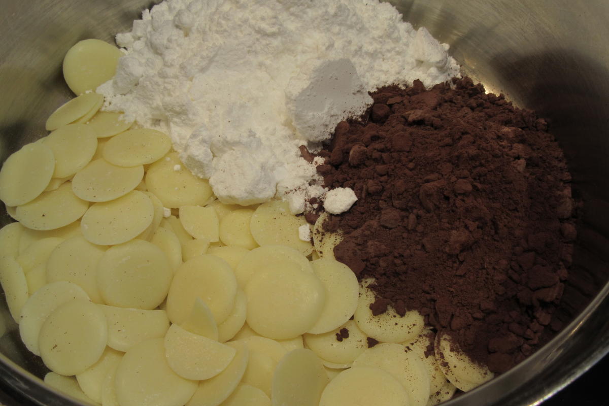 Rezept: Konfekt: Schokorolle mit Trockenfrüchten Bild Nr. 17357 Konfekt: Schokorolle mit Trockenfrüchten - Rezept - Bild Nr. 17357