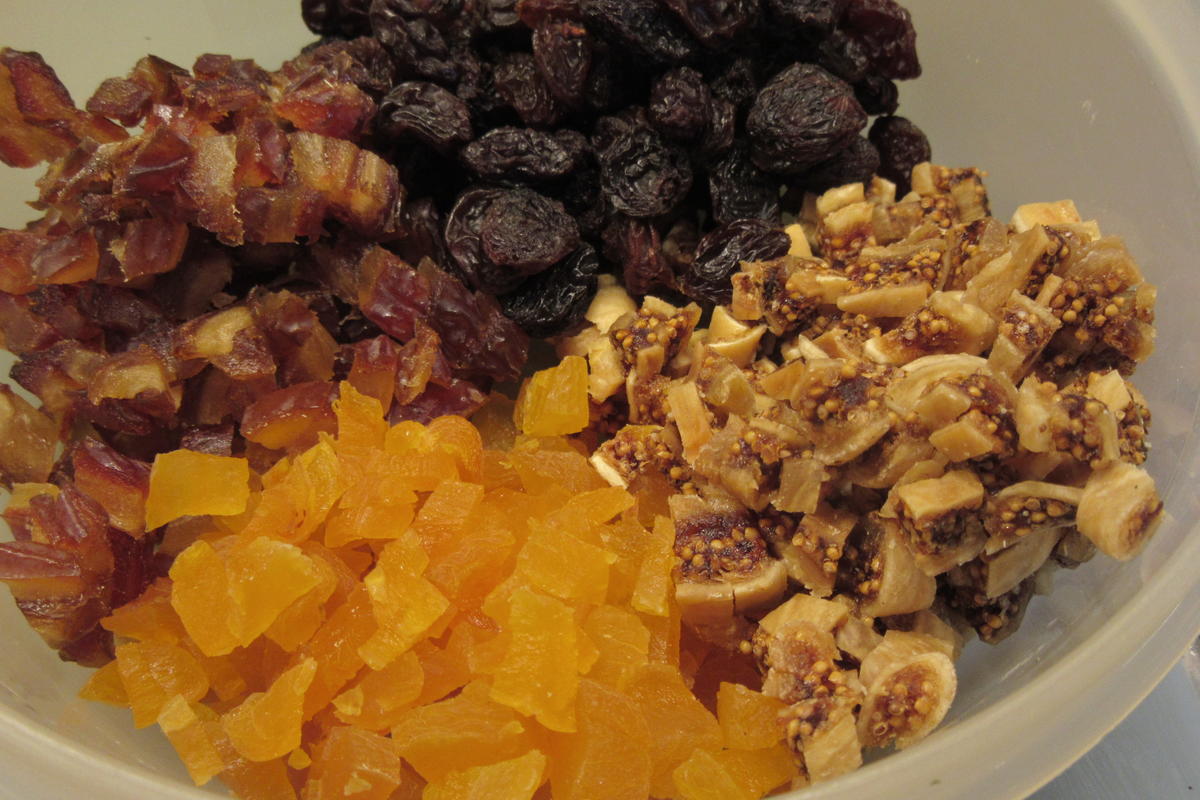 Rezept: Konfekt: Schokorolle mit Trockenfrüchten Bild Nr. 17358 Konfekt: Schokorolle mit Trockenfrüchten - Rezept - Bild Nr. 17358