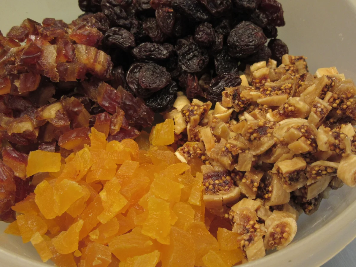 Konfekt: Schokorolle mit Trockenfrüchten - Rezept - Bild Nr. 17358