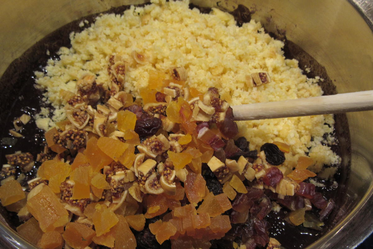 Rezept: Konfekt: Schokorolle mit Trockenfrüchten Bild Nr. 17359 Konfekt: Schokorolle mit Trockenfrüchten - Rezept - Bild Nr. 17359