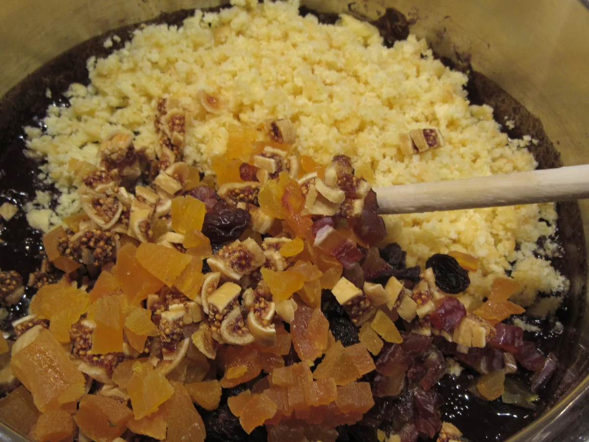 Konfekt: Schokorolle mit Trockenfrüchten - Rezept - Bild Nr. 17359