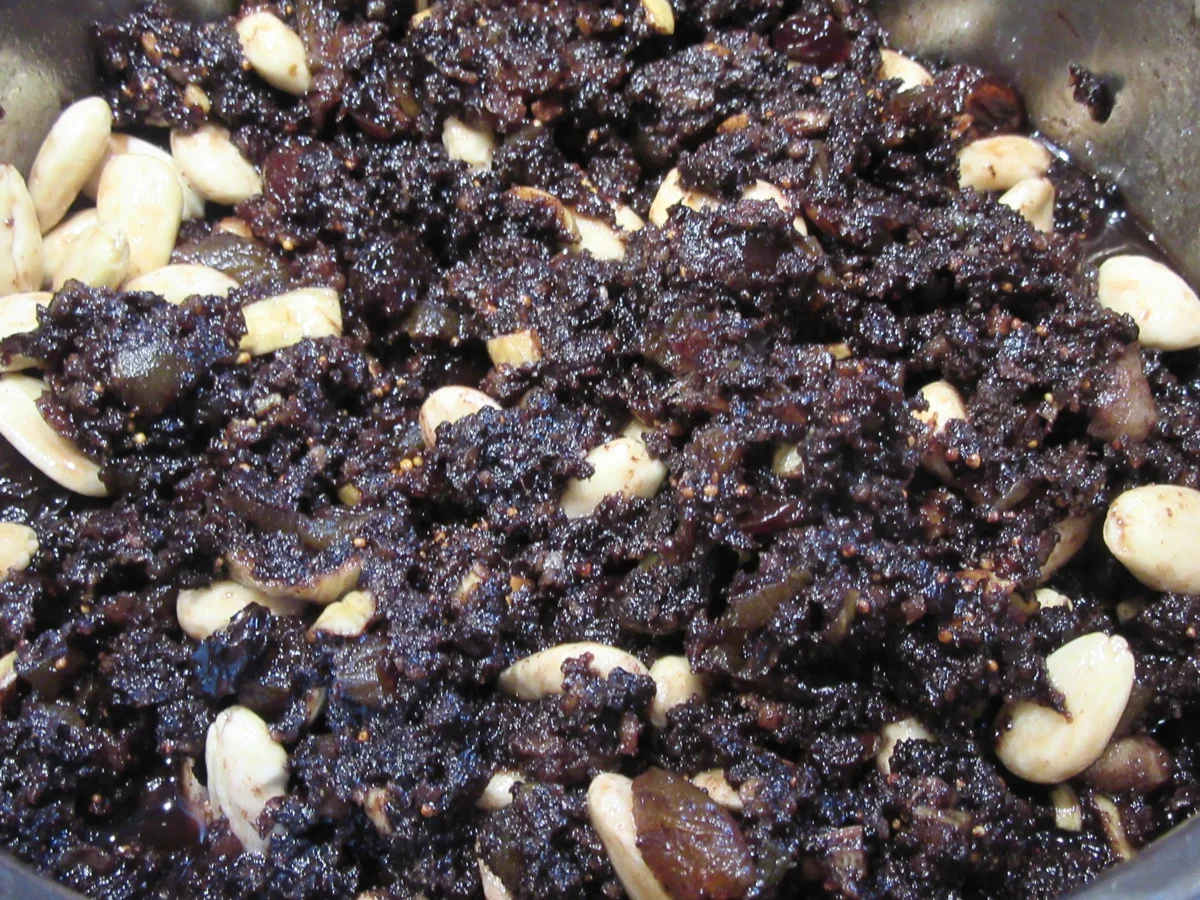 Konfekt: Schokorolle mit Trockenfrüchten - Rezept - Bild Nr. 17360