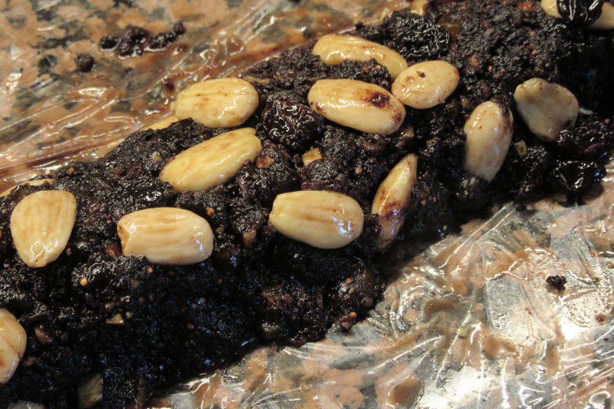 Rezept: Konfekt: Schokorolle mit Trockenfrüchten Bild Nr. 17361 Konfekt: Schokorolle mit Trockenfrüchten - Rezept - Bild Nr. 17361