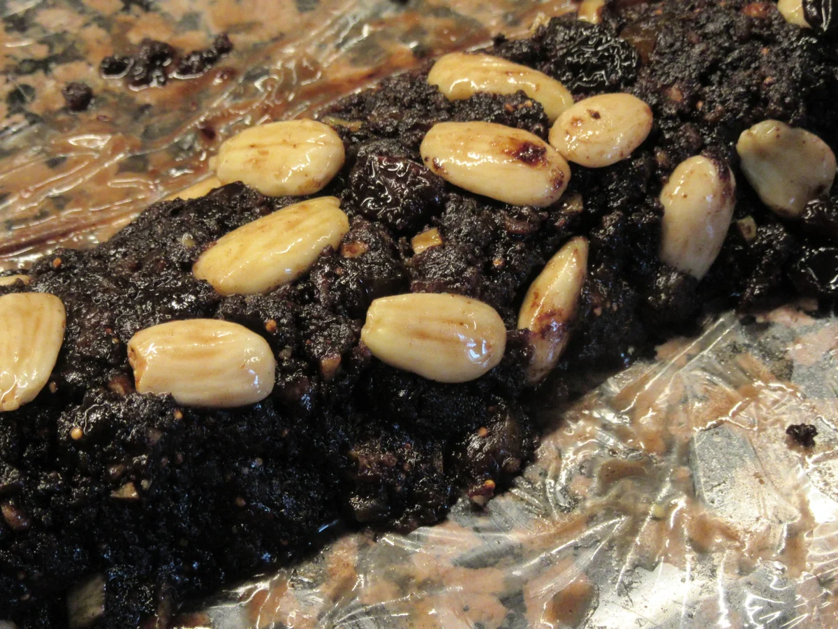 Konfekt: Schokorolle mit Trockenfrüchten - Rezept - Bild Nr. 17361