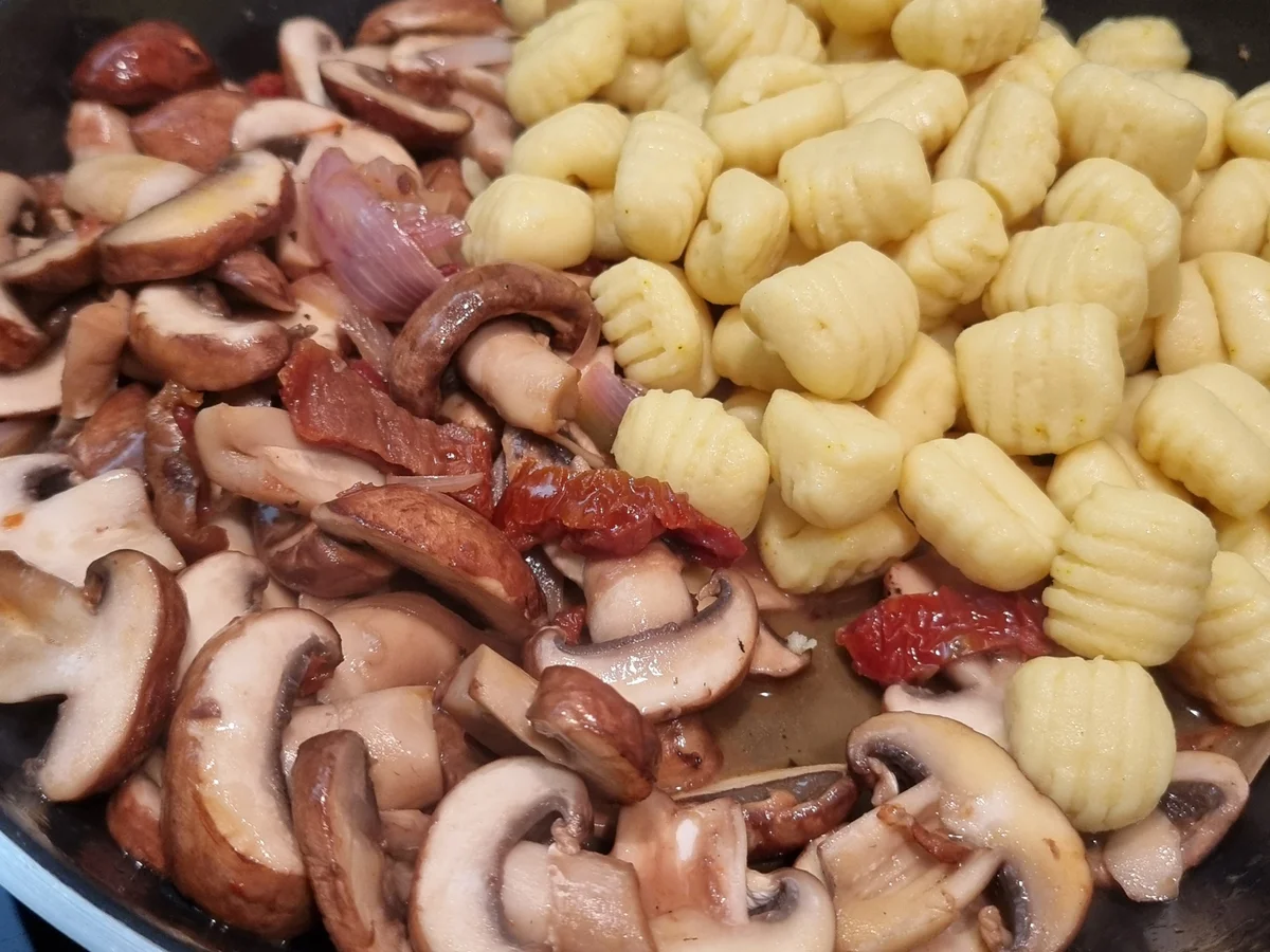 Rezept: Gnocchi-Champignon-Pfanne Bild Nr. 17359 Gnocchi-Champignon-Pfanne - Rezept - Bild Nr. 17359