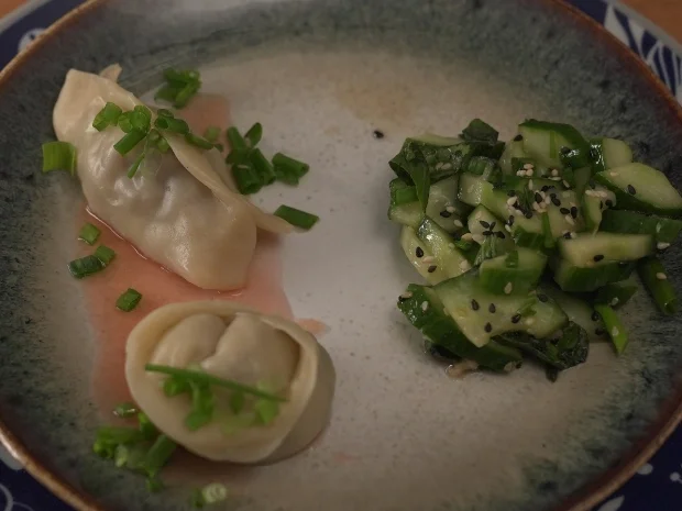 Momos mit Fleisch- und Pilzfüllung dazu Asiatischer Gurkensalat - Rezept - Bild Nr. 2