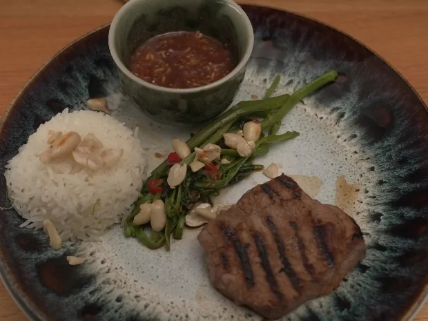 Rezept: Crying Tiger mit Fried Morning Glory und Parfümiertem Reis Bild Nr. 17370 Crying Tiger mit Fried Morning Glory und Parfümiertem Reis - Rezept - Bild Nr. 17370