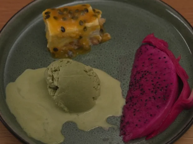 Passionsfrucht-Cheesecake mit Matcha-Glace - Rezept - Bild Nr. 2