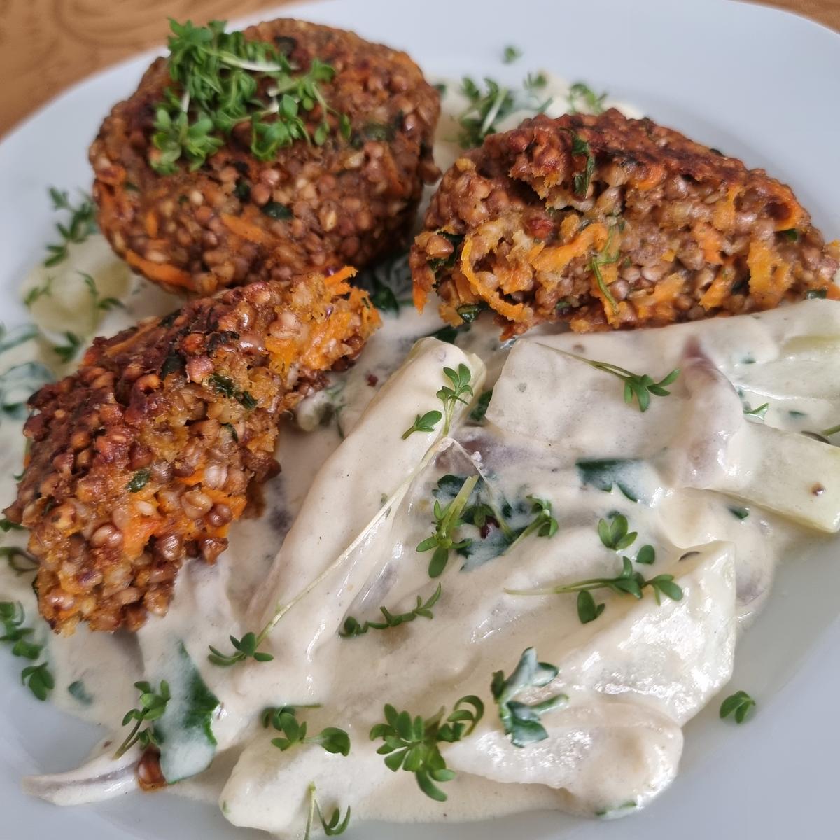Buchweizen-Frikadellen auf Kohlrabi - Rezept - Bild Nr. 17370