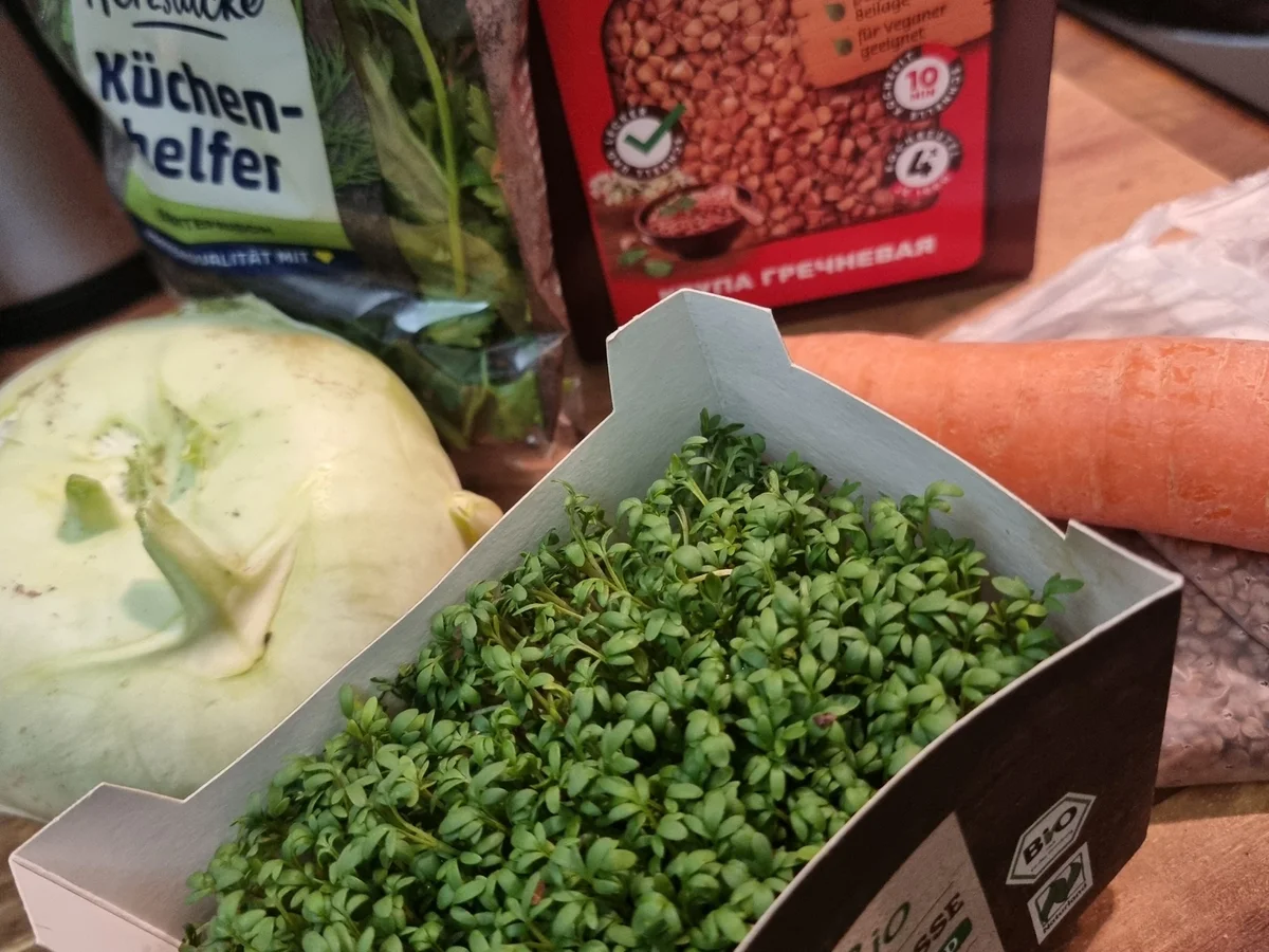 Rezept: Buchweizen-Frikadellen auf Kohlrabi Bild Nr. 17371 Buchweizen-Frikadellen auf Kohlrabi - Rezept - Bild Nr. 17371